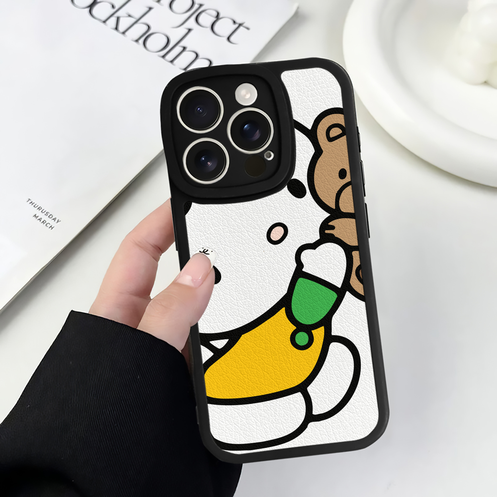 （画像用） Hello Kitty ハローキティ 【iPhone 16シリーズ対応】シリコンスマホケース（レザー調） 材質：シリコン